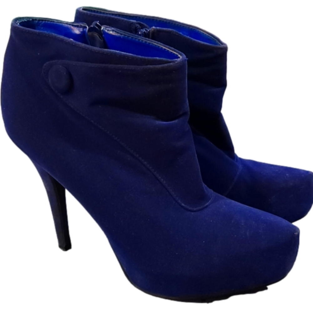 Qupid blue booties size 8